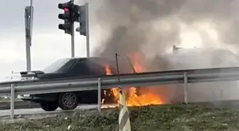 Seyir halindeki otomobil alev topuna döndü