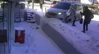 Tatvan'da kayan araç facianın eşiğinden döndü