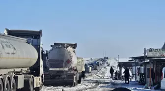 Uluslararası İpekyolu'nda uzun araç kuyrukları oluştu