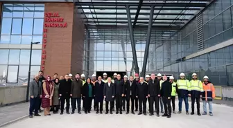 AK Parti heyetinden yapımı süren hastaneye ziyaret etti