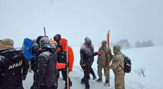 Artvin'de çığ düştü; kar altında kalan 3 çobandan 1'i öldü, 2'si aranıyor
