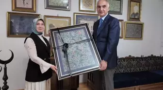 Bakan Ersoy, ebru sanatçısı Orak ile görüştü