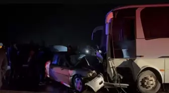 Balıkesir'de işçi servisi ile otomobil çarpıştı: 1 ölü, 13 yaralı