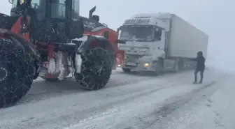 Batman'da 203 yerleşim yerinin yolu kardan kapandı