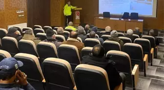 Bayburt'ta okul servis sürücülerine trafik eğitimi verildi