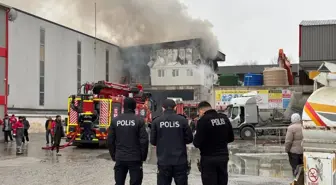 Başiskele'deki Beton Santralinde Yangın: 2 İşçi Dumandan Etkilendi