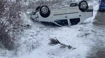 Bilecik'te devrilen otomobilin sürücüsü yaralandı
