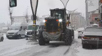 Bingöl'de kar yağışı; 100 köy yolu ulaşıma kapandı