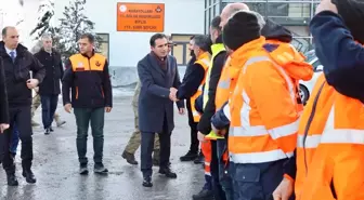 Bitlis Valisi Karakaya, karla mücadele ekiplerini ziyaret etti