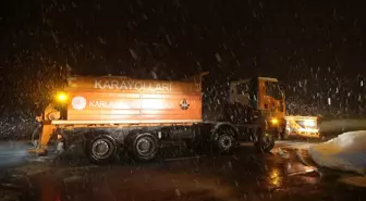 Bolu Dağı'nda yoğun kar yağışı etkili oluyor