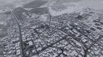 Çorum'un ilçelerinde kar yağışı etkili oluyor