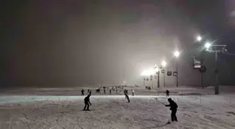 Erciyes'te meşaleli kayak