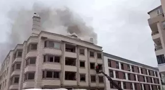 Eskiden otel olarak kullanılan binada çıkan yangın korkuttu