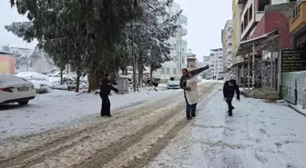 İslahiye'de kar etkili oluyor