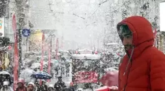 İstanbul'da kar yeniden başlayacak! Peş peşe uyarı geldi, saati de belli