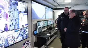 İstanbul İl Emniyet Müdürü Yıldız, Taksim Meydanı'nda yılbaşı için alınan tedbirleri denetledi