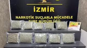 İzmir'de 21 kilo 200 gram uyuşturucu ele geçirilen aracın sürücüsü tutuklandı