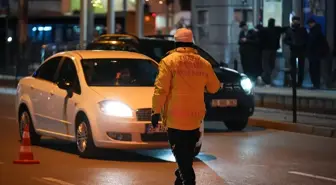 İzmir'de yılbaşı tedbirleri kapsamında trafik denetimi yapılıyor
