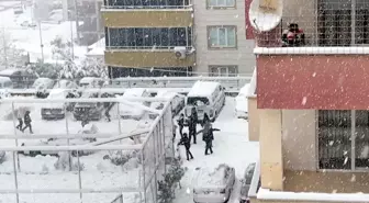 Kahramanmaraş'ta Kar Yağışı Oyun Havasıyla Kutlandı
