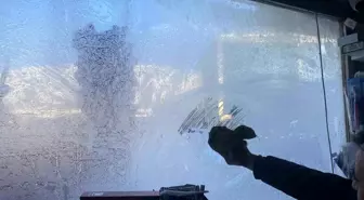 Karlıova buz tuttu: Yetişkinler cefasını, çocuklar ise sefasını sürdü