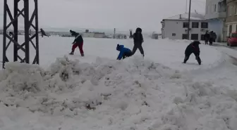 Kilis'te karın keyfini çocuklar çıkardı