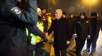 Konya protokolü, sürücülerin ve polislerin yeni yılını kutladı