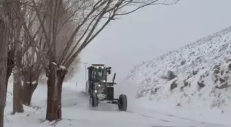 Malatya'da ekiplerin karla mücadele çalışması