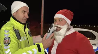 'Noel Baba' kostümlü sürücü Edirne'de trafik uygulamasına takıldı