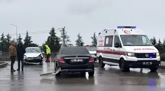 Samsun'da iki otomobilin çarpıştığı kazada 2 kişi yaralandı