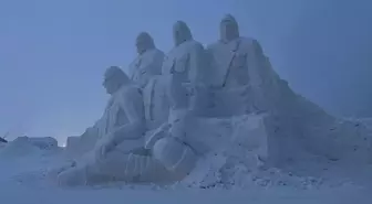 Şehit askerler anısına yapılan kardan heykeller tamamlandı
