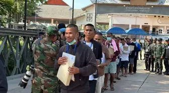 Tayland, 155 gündür alıkoyduğu 18 Kamboçyalı askeri iade etti