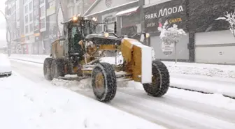 Van'da kardan kapanan 312 yerleşim yerinin yolu ulaşıma açıldı