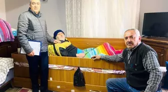 'Vatandaşa hizmet, Hakk'a hizmettir' diyerek yaşlıların ayağına gidiyor