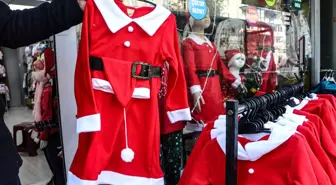 Yılbaşı öncesi şans getirdiğine inanılan kırmızı iç çamaşır ve pijamaların satışı yüzde 30 arttı