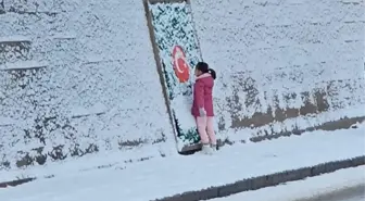 7 yaşındaki Zeynep'in bayrak sevgisi