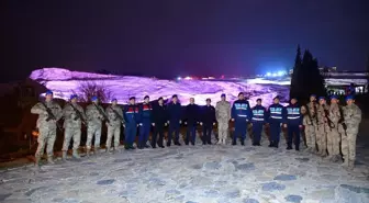 Denizli Valisi Coşkun, yılbaşı gecesi görev yapan personeli ziyaret etti