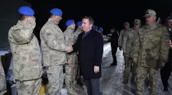 Erzincan Valisi Aydoğdu, yeni yıla görev başında giren görevlileri ziyaret etti