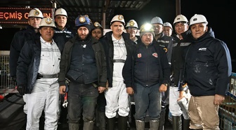 Manisa Valisi Özkan, yeni yıla madencilerle yer altında girdi