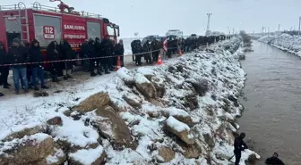 Şanlıurfa'da sulama kanalına düşen otomobilin sürücüsünü arama çalışmalarına ara verildi