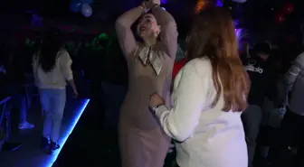 Van'a gelen İranlı turistler, yeni yıla eğlenerek girdi