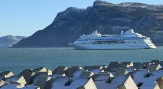 Amasra'da kruvaziyer, fırtına nedeniyle limana yanaşamadı
