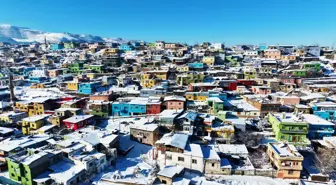 Kar Yağışı Sonrası Renkli Evler Dronla Görüntülendi