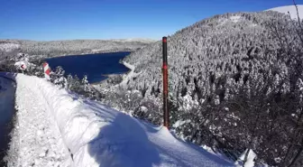 Beyaza bürünen Abant'ta kartpostallık manzara: Kar kalınlığı 1 metreyi buldu