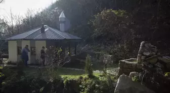 Bosna Hersek'in en küçük camilerinden birisinde en fazla 10 kişi ibadet edebiliyor