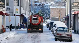 Bozkurt'ta yollardaki buzlanma deniz suyu ile önleniyor