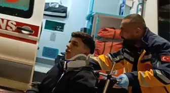 Bursa'da direksiyon hakimiyetini kaybeden sürücü direğe çarptı