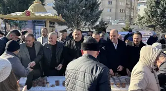 CHP milletvekilleri Enginyurt, Beker ve Ersever, Çankırı'da lokma dağıttı