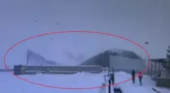 Diyarbakır'da Kar Yağışı Sonucu Çırçır Fabrikaları ve Ahır Çöktü