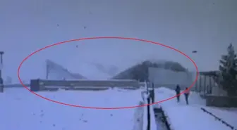 Diyarbakır'da Kar Yağışı Sonucu Çırçır Fabrikaları ve Ahır Çöktü