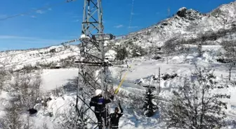 Çoruh EDAŞ, yoğun kar yağışında kesintisiz enerji için sahada